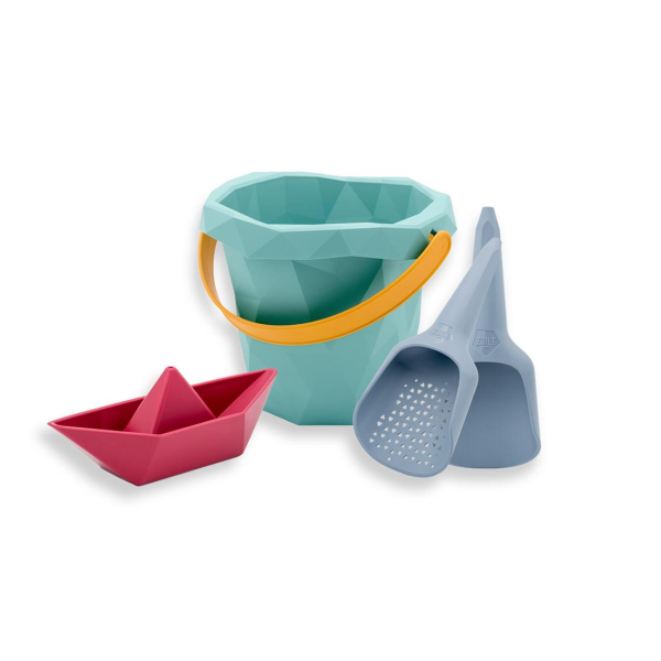 BEACH TOY BUCKET, PASSOIR, SHOVEL AND PLASTIC BOAT