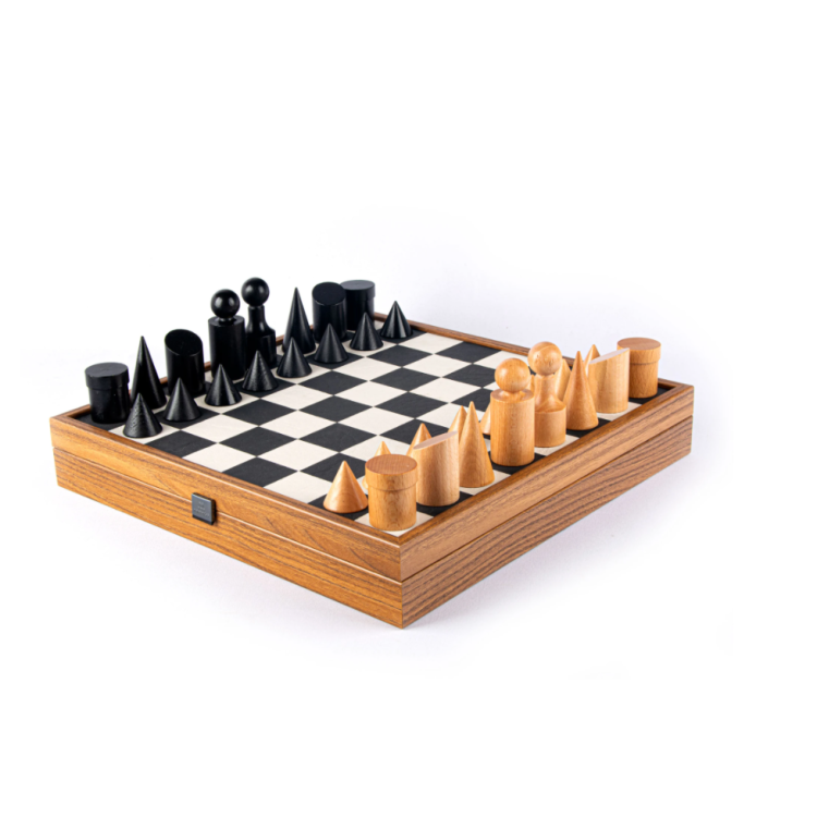 BLACK AND WHITE BAUHAUS STYLE CHESS GAME