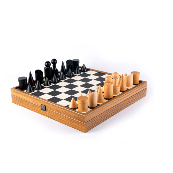 BLACK AND WHITE BAUHAUS STYLE CHESS GAME