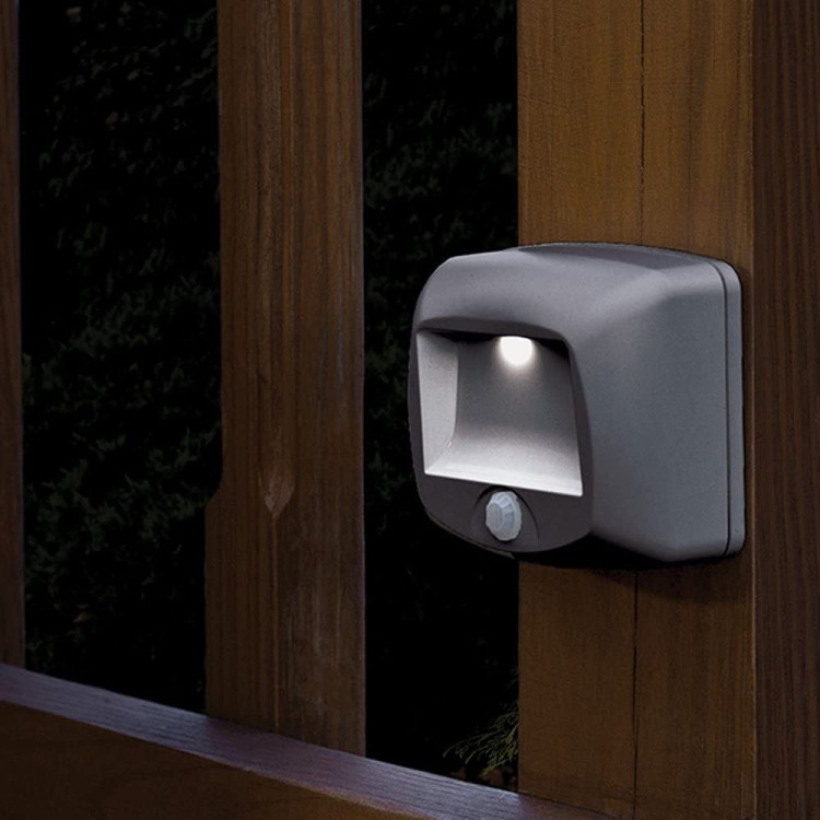 APPLIQUE AVEC DETECTEUR DE MOUVEMENT STEP/DECK MB520 MARRON
