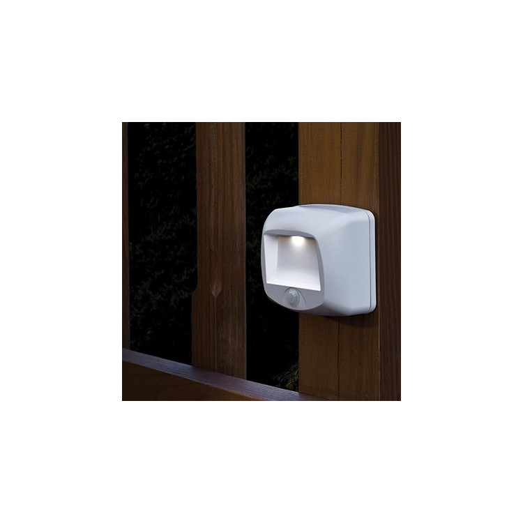 EXTERIOR SPOTLIGHT STEP / DECK WHITE