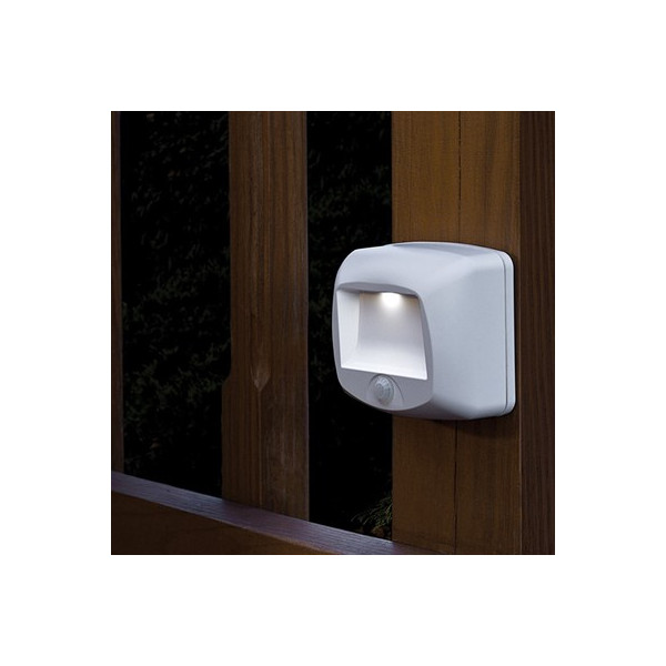 EXTERIOR SPOTLIGHT STEP / DECK WHITE