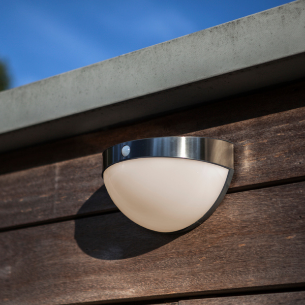 BOLHA DE PAREDE SOLAR EXTERIOR COM DETECTOR DE MOVIMENTO
