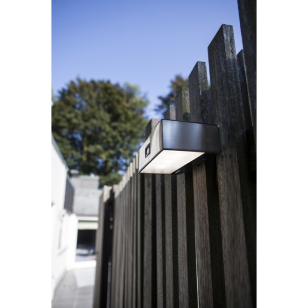 PAREDE EXTERIOR SOLAR COM DETECTOR DE MOVIMENTO