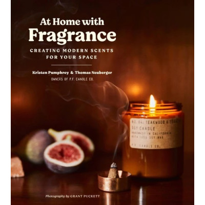 LIVRE AT HOME WITH FRAGRANCE (LES SENTEURS A LA MAISON)