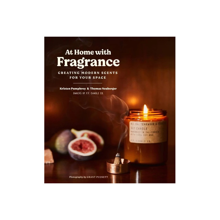 LIVRE AT HOME WITH FRAGRANCE (LES SENTEURS A LA MAISON)