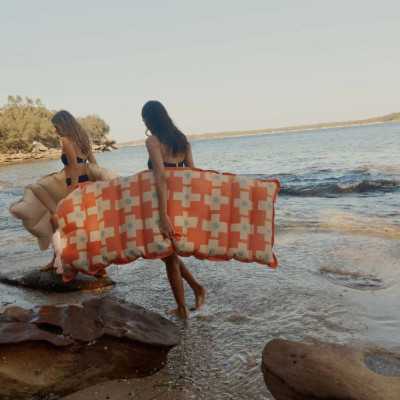 BOUÉE MATELAS GONFLABLE... 2