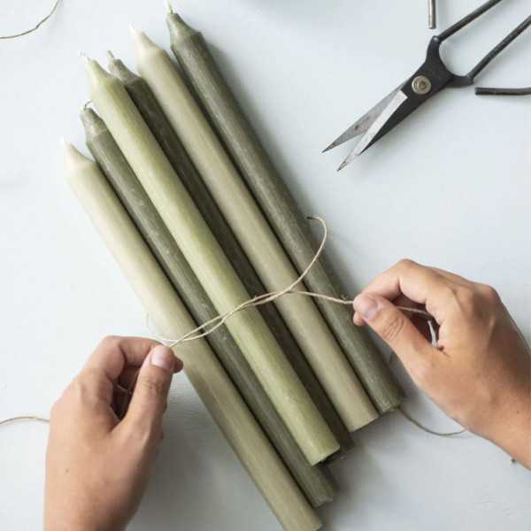 VELA DE JANTAR RÚSTICA 29CM VERDE MUSGO