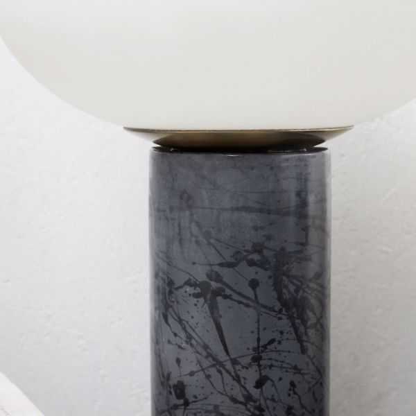 LÂMPADA DE MESA DE OPAL PRETO E BRANCO