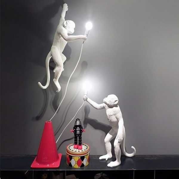 LAMPE DE TABLE SINGE DEBOUT RESINE BLANC