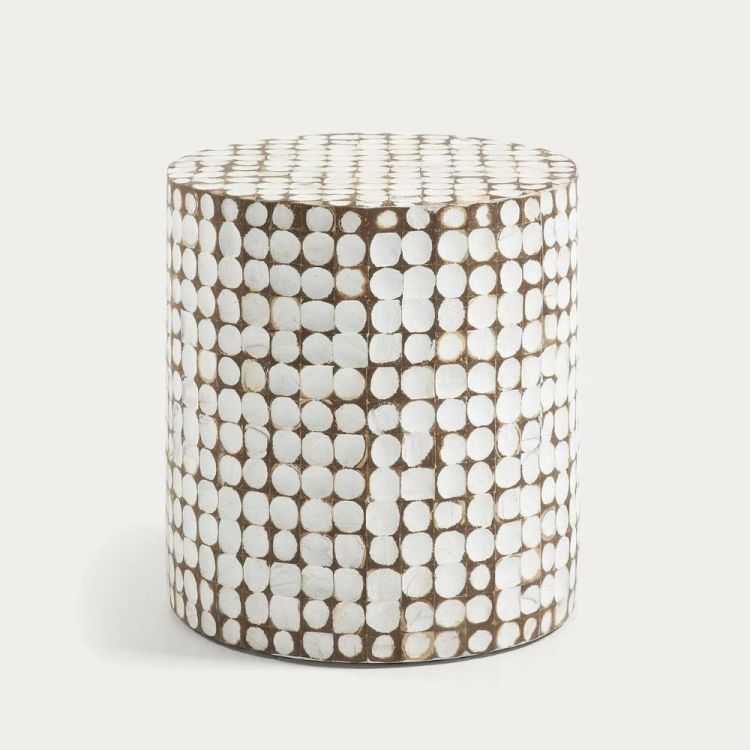 TABLE D'APPOINT NECOCO EN BOIS DE MANGUIER MASSIF ET COQUES DE NOIX D