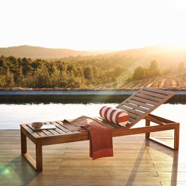 SULAMITA GARDEN LOUNGER IN SOLID ACACIA WOOD