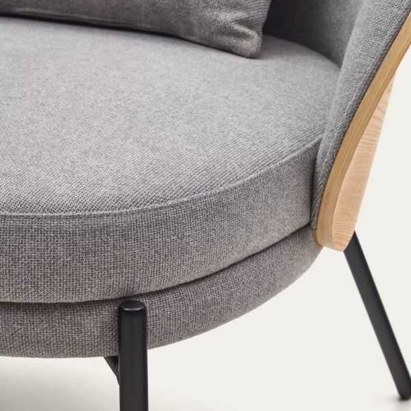 POLTRONA EAMY CINZA CLARO FENHEADO DE METAL PRETO