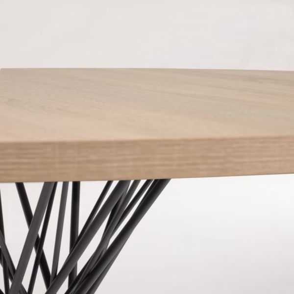 TABLE RONDE NIUT EN MELAMINE FINITION NATURELLE ET PIEDS EN ACIER FIN