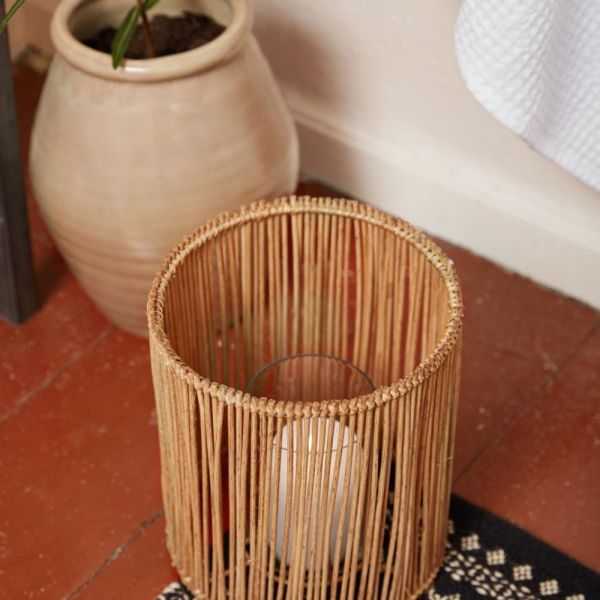 BOUGEOIR ROND EN ROTIN AVEC INSERT EN VERRE