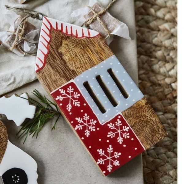 MAISON A SUSPENDRE AVEC MOTIF ROUGE, BLANC ET GRIS