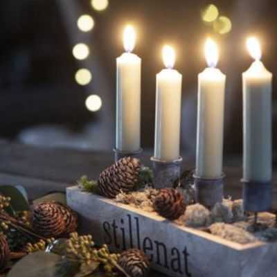 BOUGIE DINATOIRE COURTE 11 CM VERT POUSSIERE 2