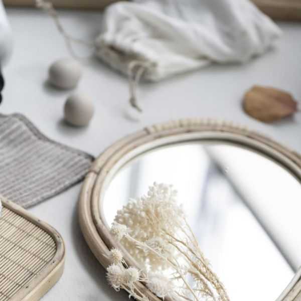 MIROIR AVEC BORD EN BAMBOU