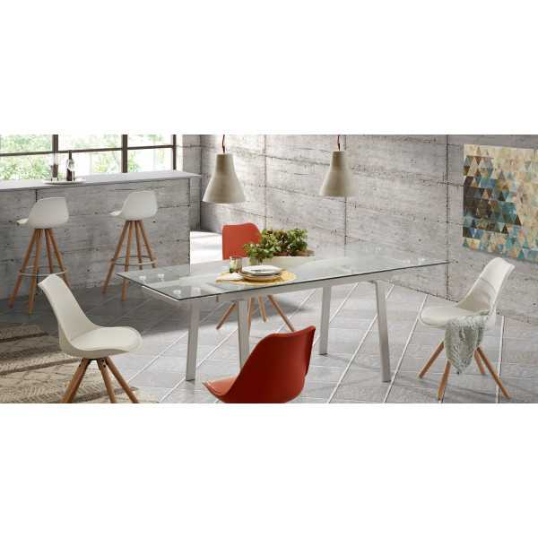 RALF WHITE CHAIR WITH WOODEN LEGS