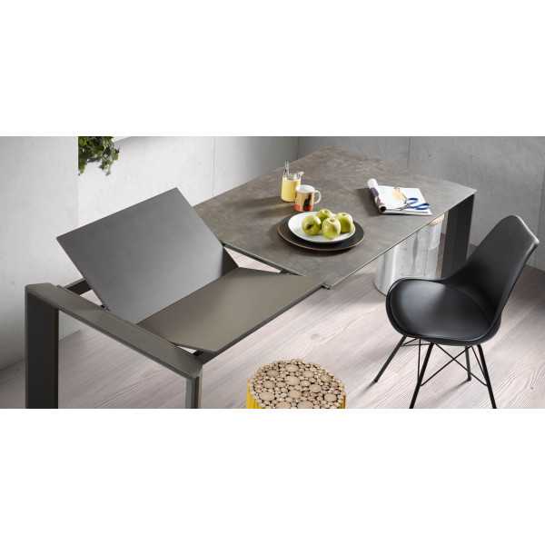 RALF BLACK CHAIR WITH METAL LEGS