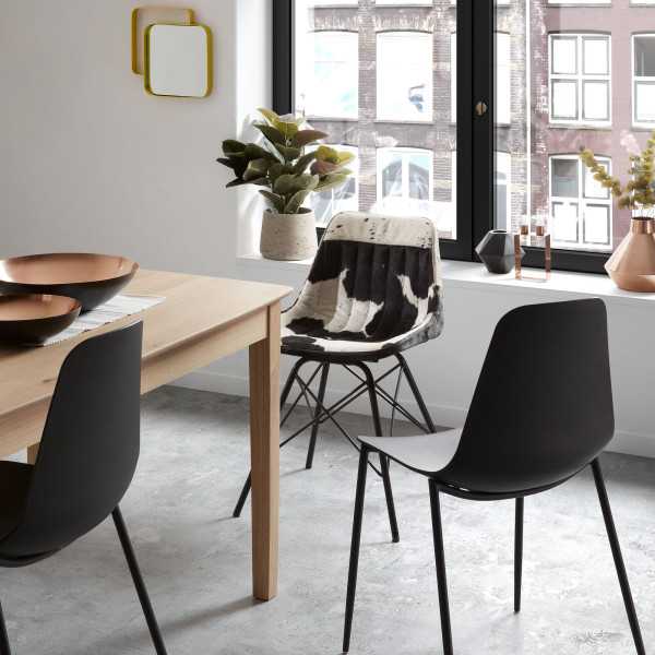 WHATTS BLACK CHAIR