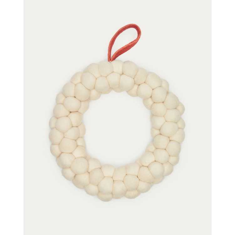 DECORAÇÃO PENDURADA DOMITILLE EM FELTRO BRANCO