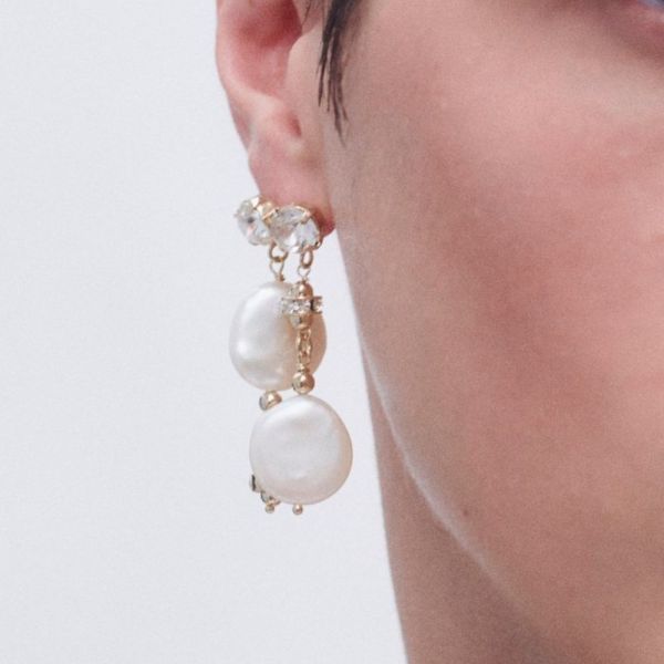 ASYMMETRICAL PEARL GLOW EARRINGS (PAIR)