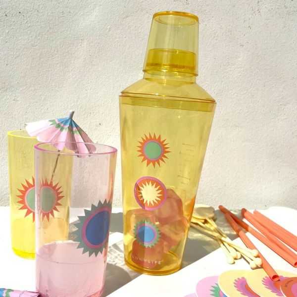 SHAKER A COCKTAIL RIO SUN