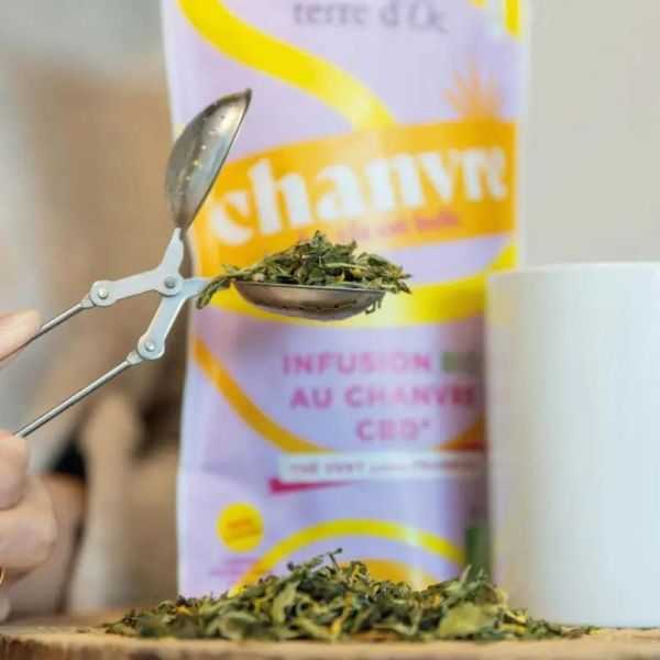 INFUSÃO DE CHÁ VERDE DE FRAMBOESA E CÂNHAMO ORGÂNICO A VIDA É BONITA