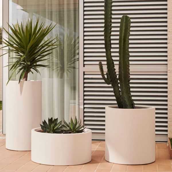 CACHE-POT AIGUABLAVA EN CIMENT BLANC D 62 CM