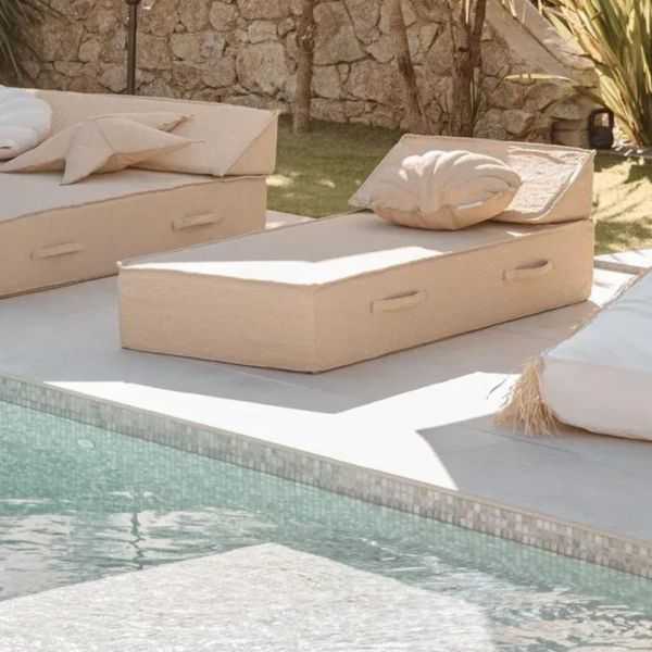 SINGLE SUN BED WITH HEADSET