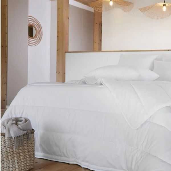 COUETTE ANTI-ACARIENS CELESTE 240 X 220 COTON BLANC