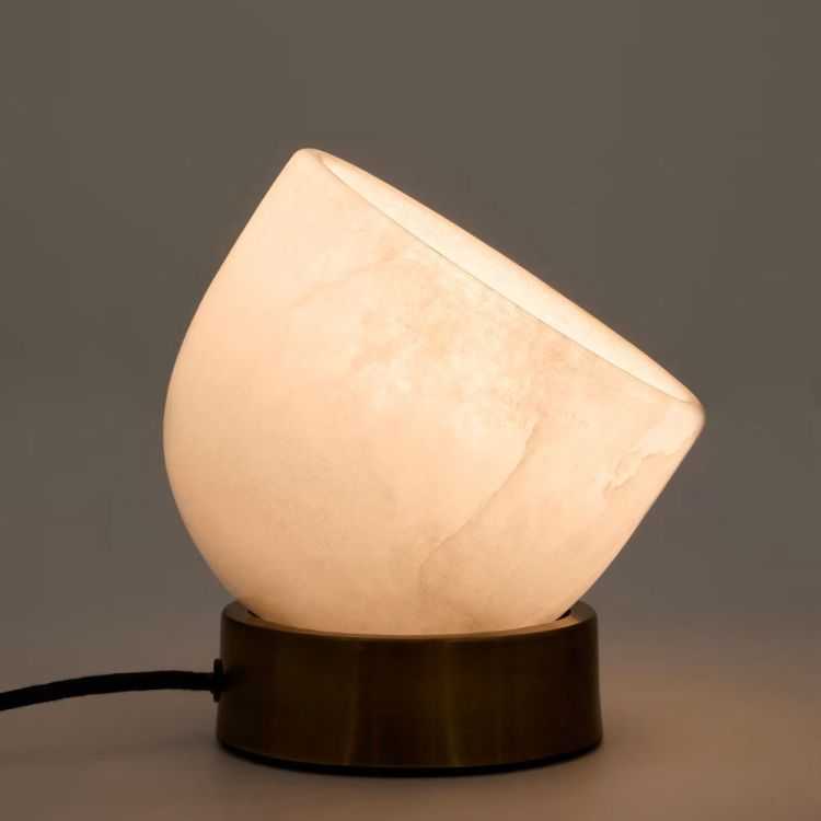 LAMPE DE TABLE SHENLI ALBATRE ET LAITON