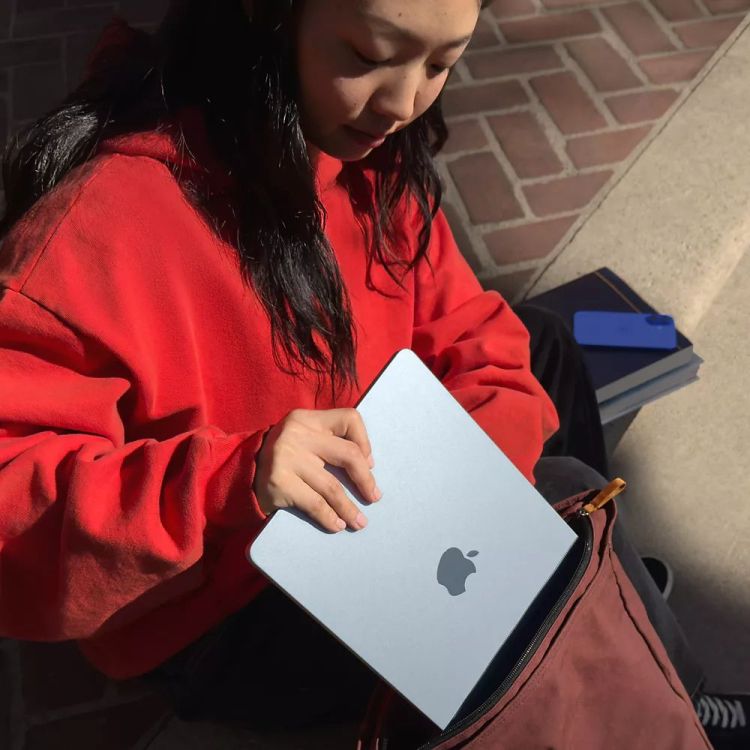 MACBOOK AIR 13 M4 16 GO 512 GO SSD BLEU CIEL 2025