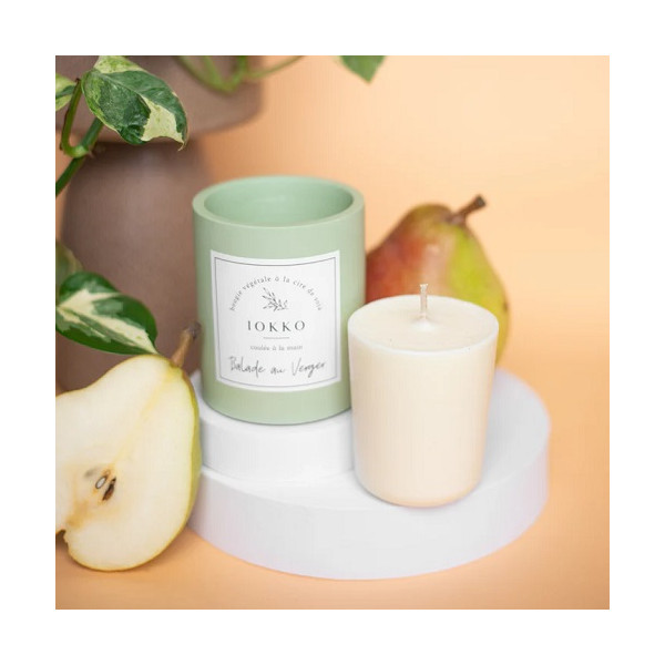 SIGNATURE NATURAL SCENTED CANDLE...