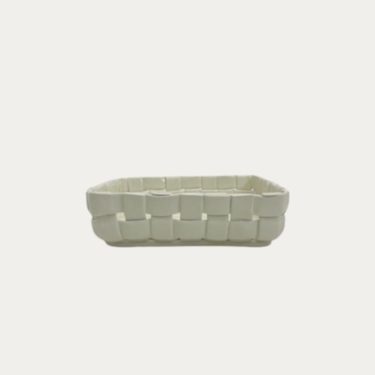 WHITE BRAIDED SQUARE DISH